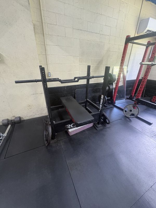Barbell bench press station